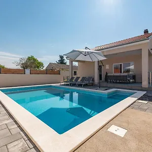  Villa House Karla